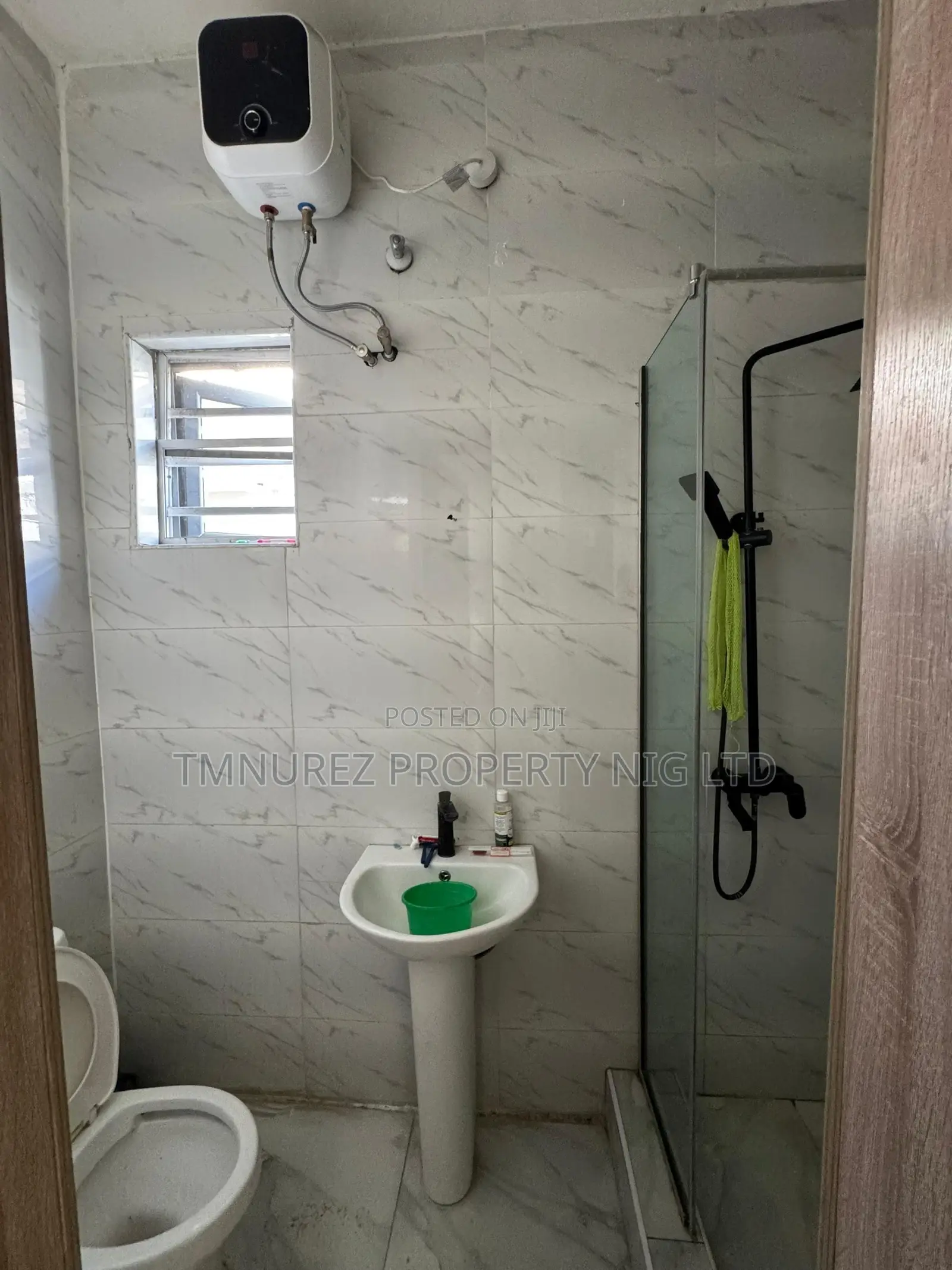 4bdrm Duplex in Chevron for rent in Chevron
