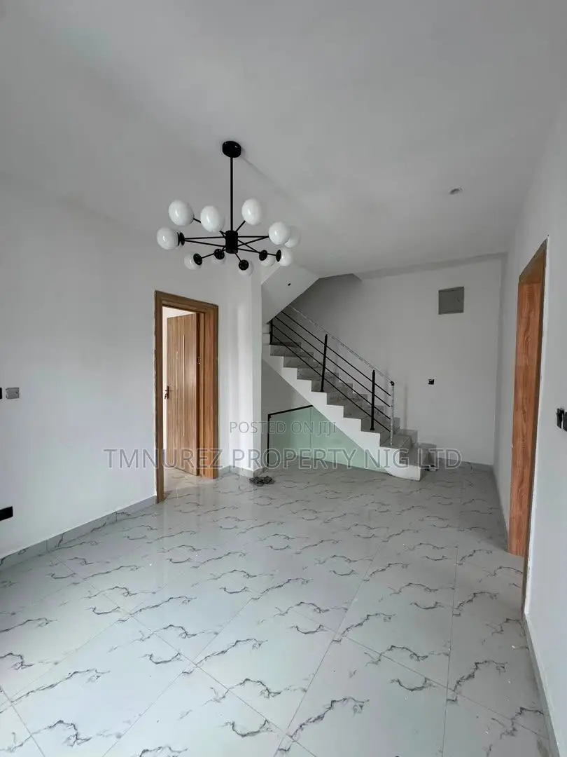4bdrm Duplex in Chevron for rent in Chevron