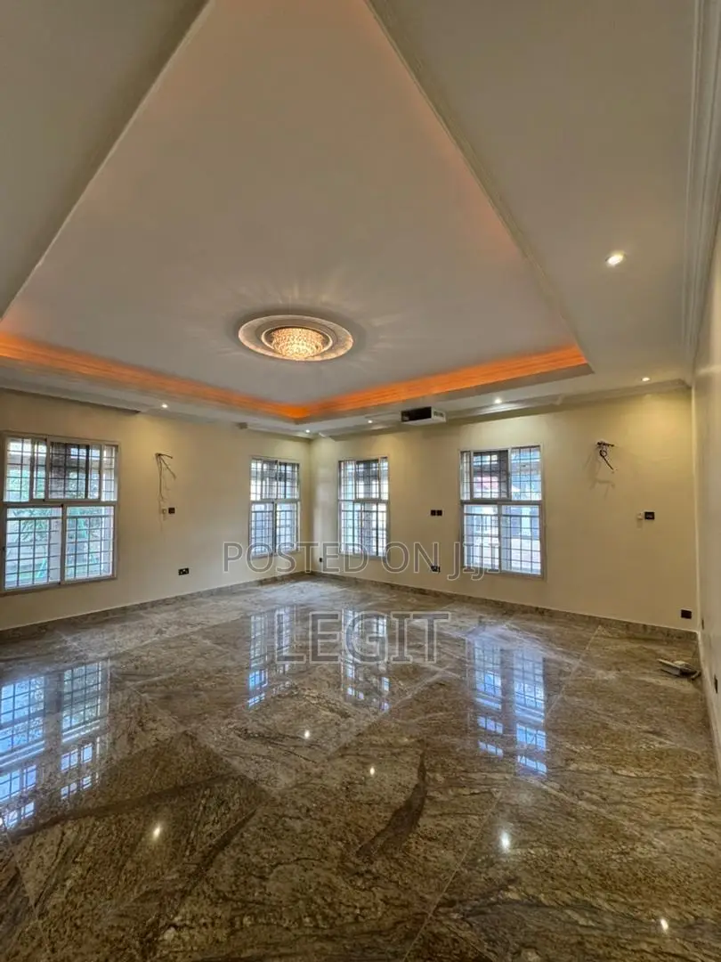 5bdrm Duplex in Apo District for sale in Apo District
