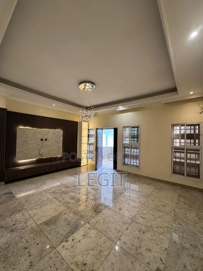 5bdrm Duplex in Apo District for sale in Apo District