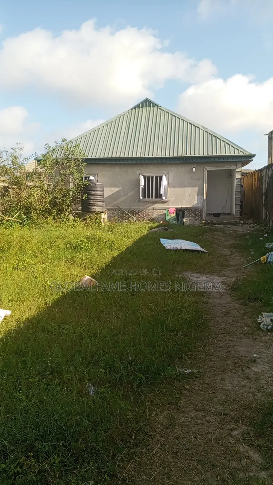 6bdrm Bungalow in Igando for sale in Igando-Oloja
