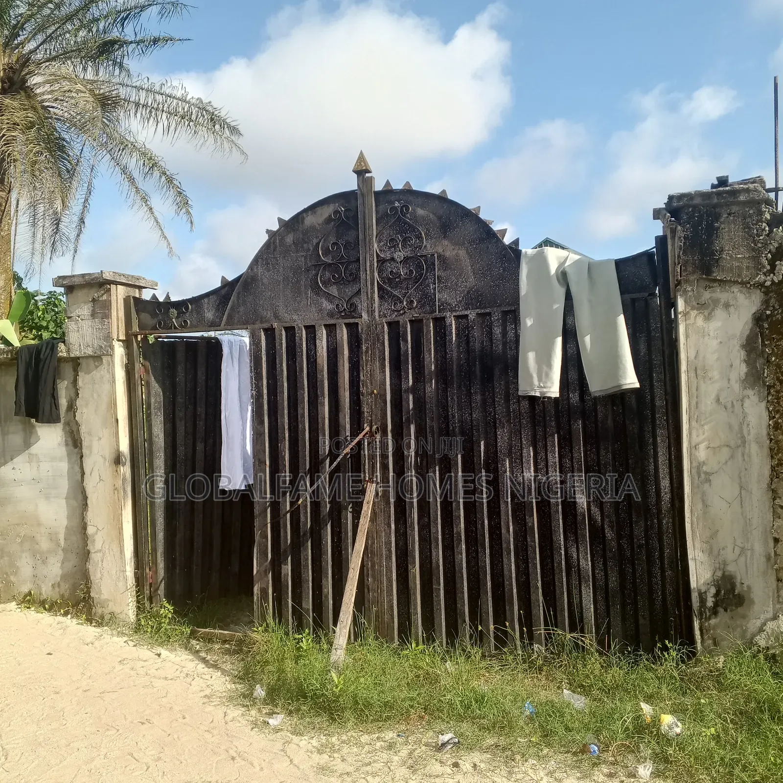 6bdrm Bungalow in Igando for sale in Igando-Oloja