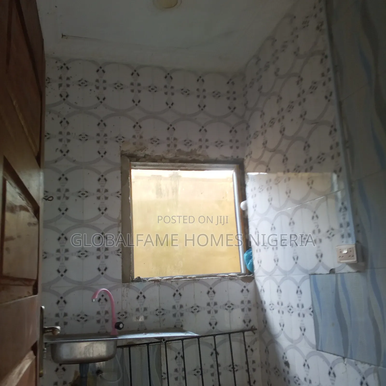 6bdrm Bungalow in Igando for sale in Igando-Oloja