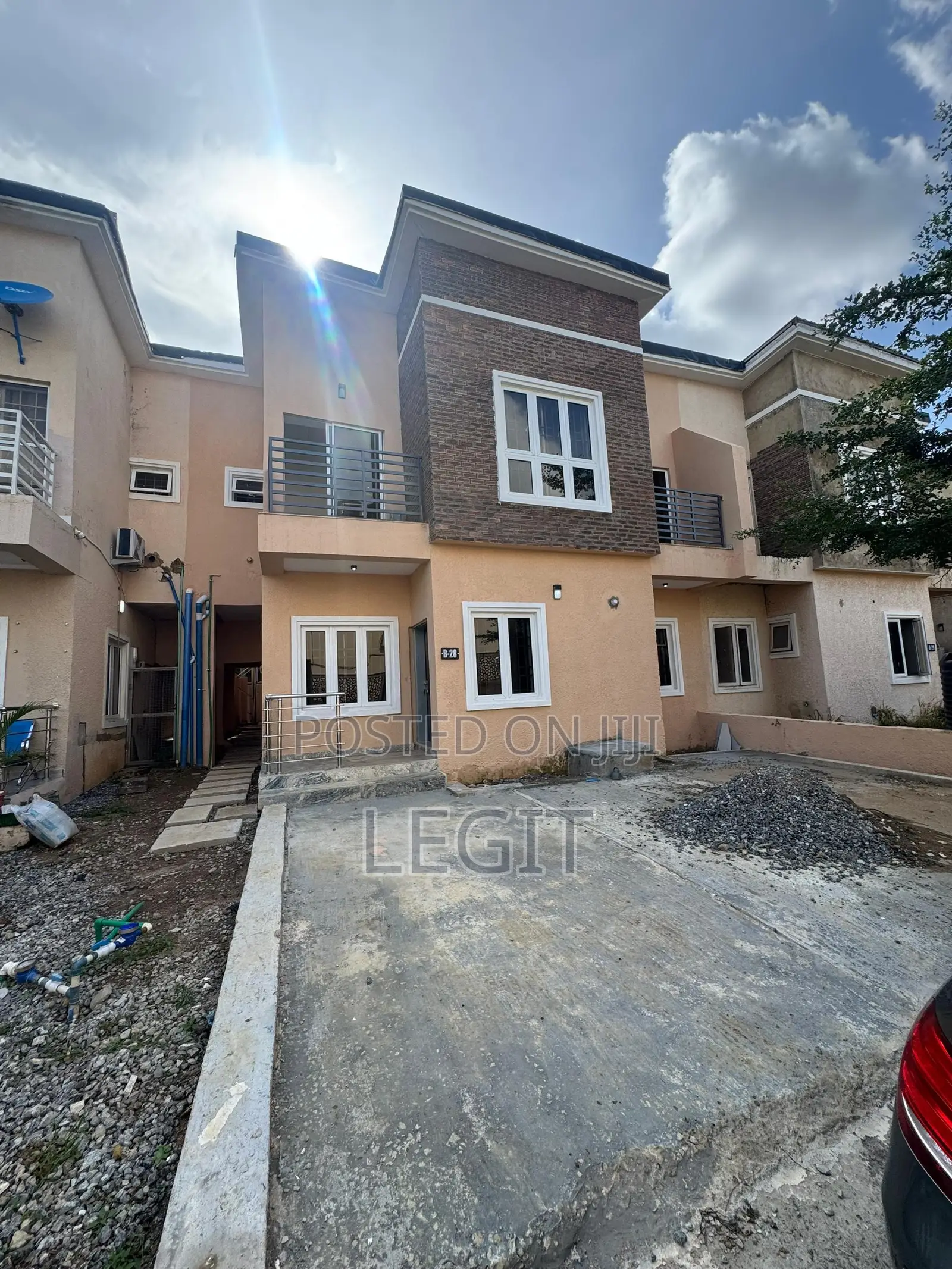4bdrm Duplex in Apo District for sale in Apo District