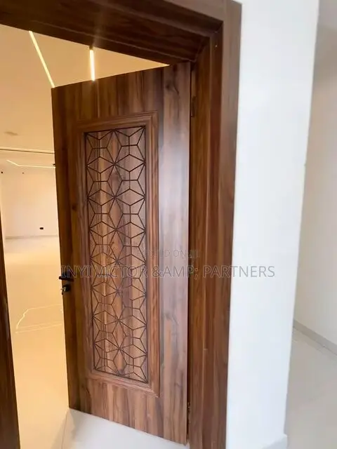 5bdrm Duplex in Life Camp for sale in Life Camp
