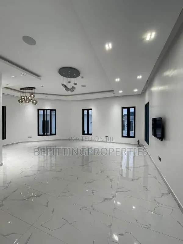 7bdrm Duplex in Lekki for sale in Lekki