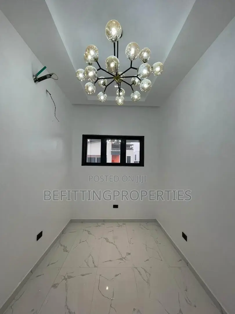 7bdrm Duplex in Lekki for sale in Lekki