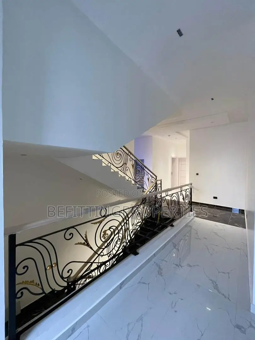 7bdrm Duplex in Lekki for sale in Lekki