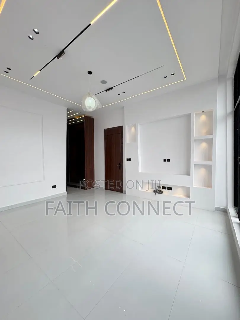 4bdrm Duplex in Ikota for sale in Ikota