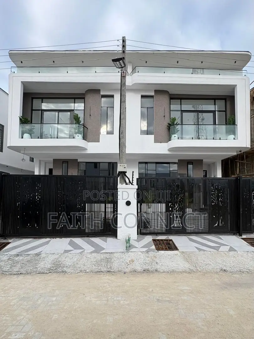 4bdrm Duplex in Ikota for sale in Ikota