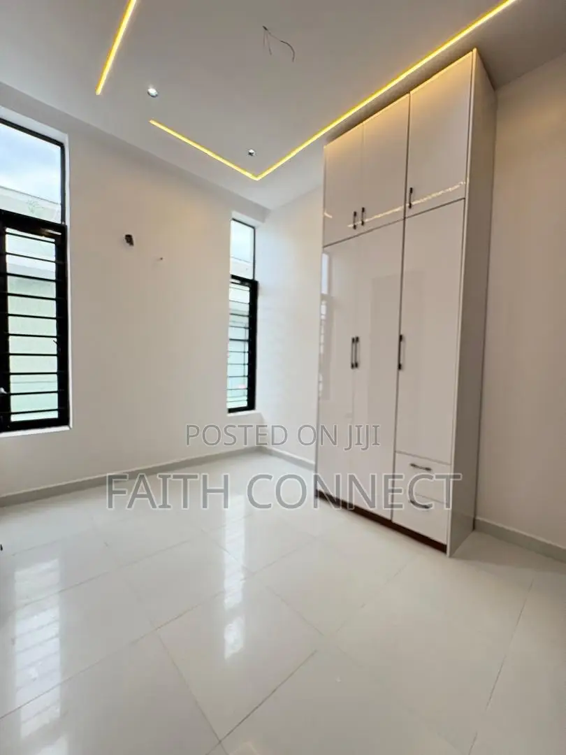 4bdrm Duplex in Ikota for sale in Ikota