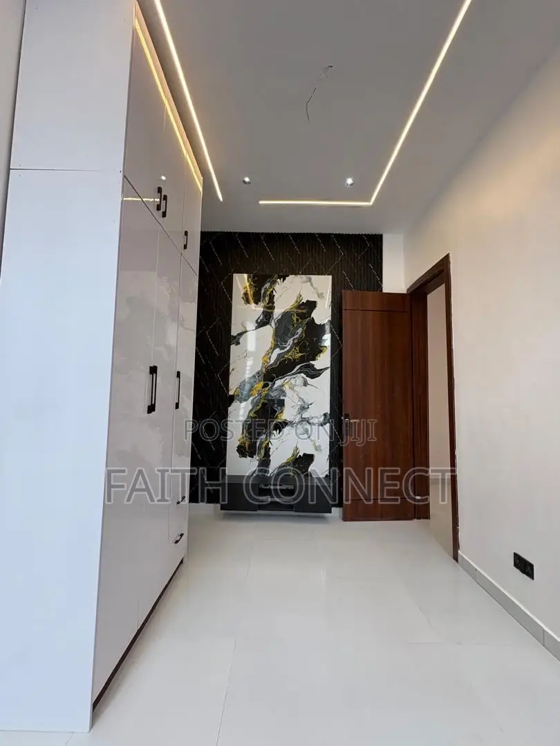 4bdrm Duplex in Ikota for sale in Ikota