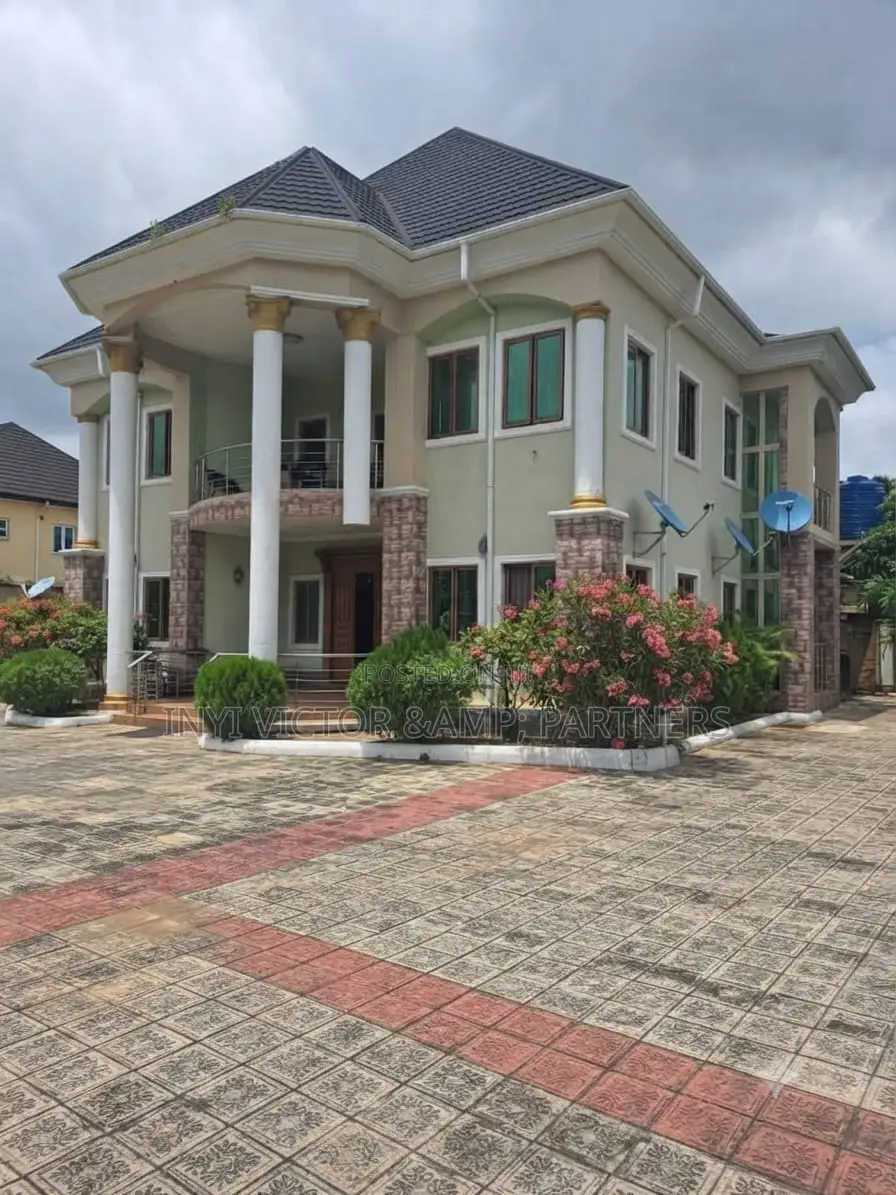 8bdrm Duplex in Guzape District for sale in Guzape District
