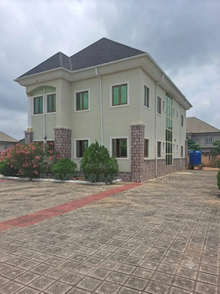 8bdrm Duplex in Guzape District for sale in Guzape District