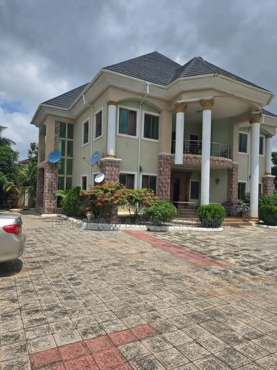 8bdrm Duplex in Guzape District for sale in Guzape District