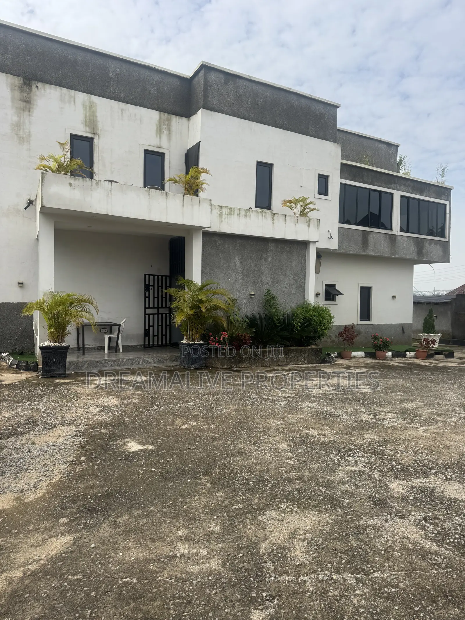 7bdrm Duplex in Ushafa for sale in Ushafa