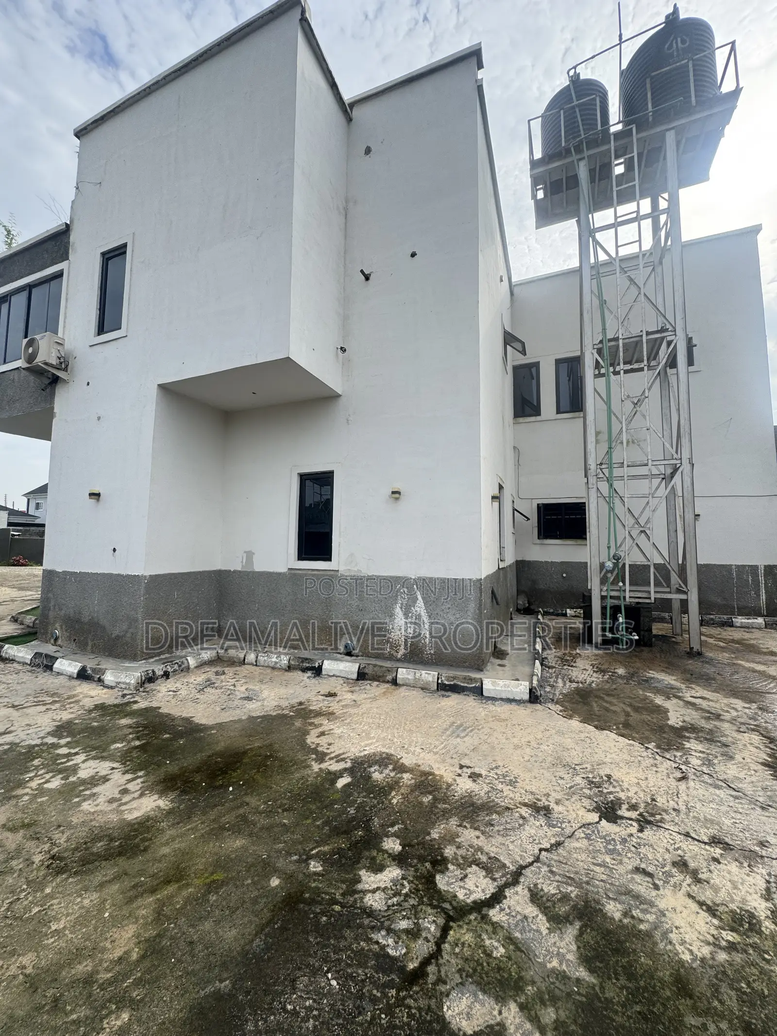 7bdrm Duplex in Ushafa for sale in Ushafa