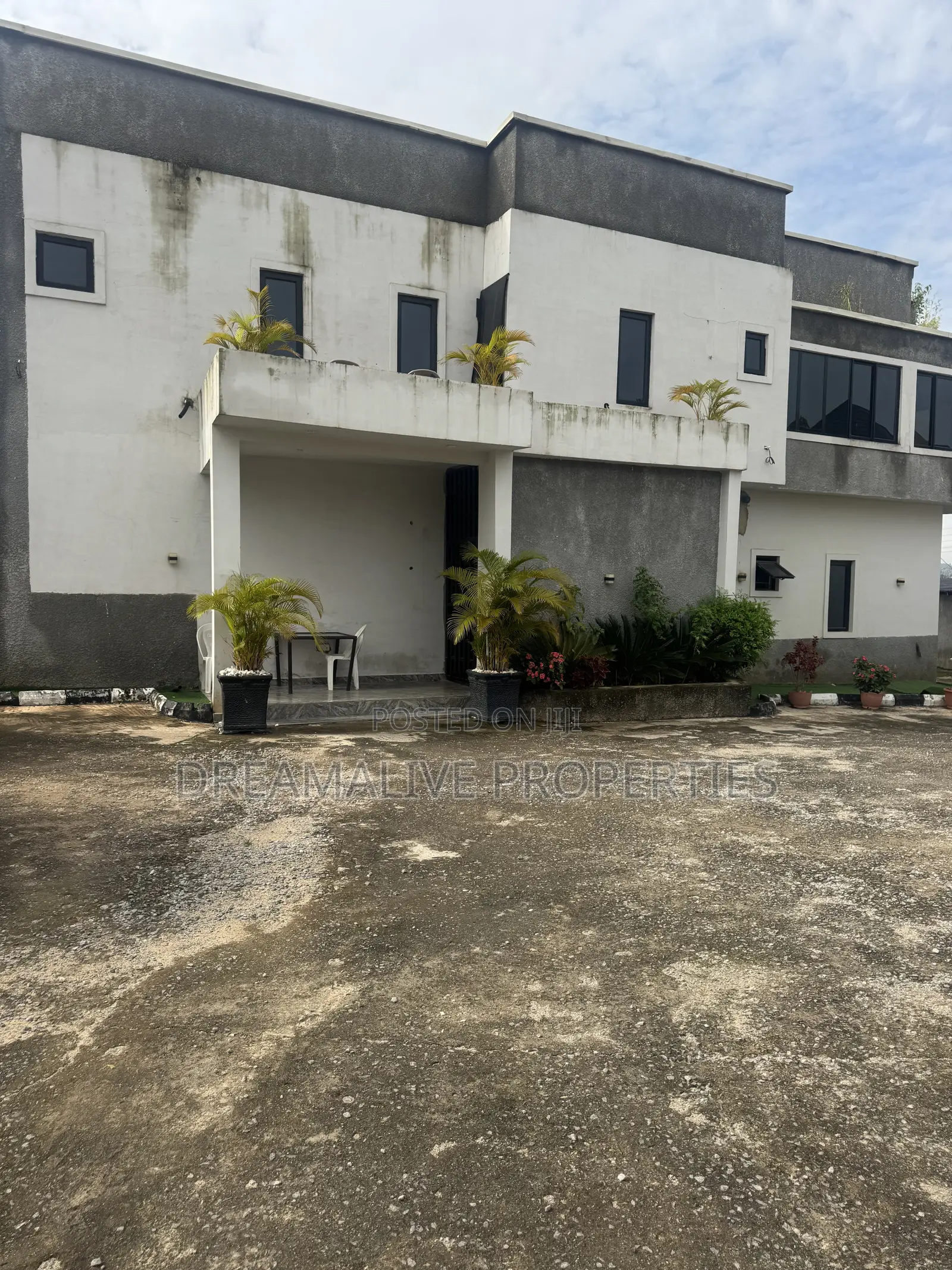 7bdrm Duplex in Ushafa for sale in Ushafa