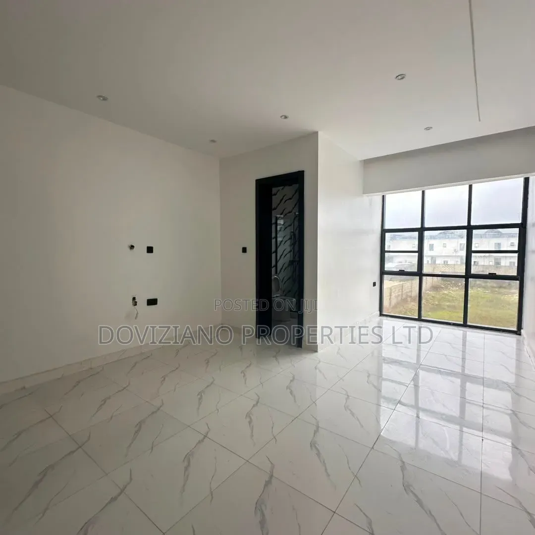 5bdrm Duplex in Sangotedo for sale in Sangotedo