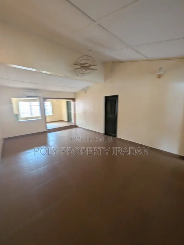 Open Floor Space/Mini Warehouse in Bodija