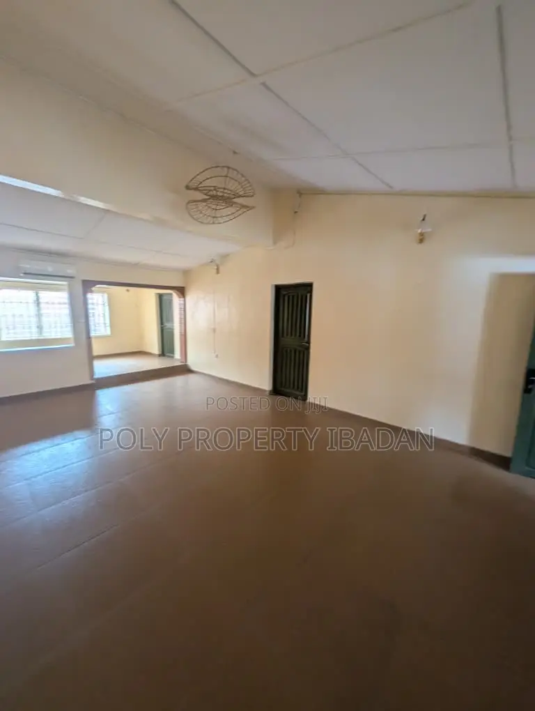 Open Floor Space/Mini Warehouse in Bodija