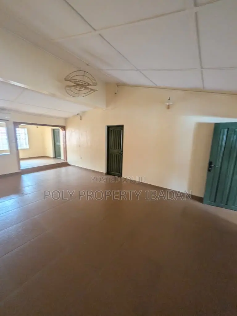 Open Floor Space/Mini Warehouse in Bodija
