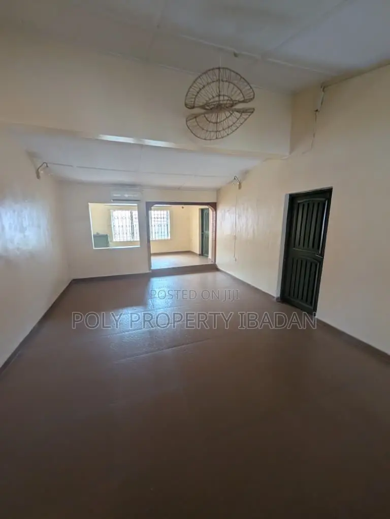 Open Floor Space/Mini Warehouse in Bodija