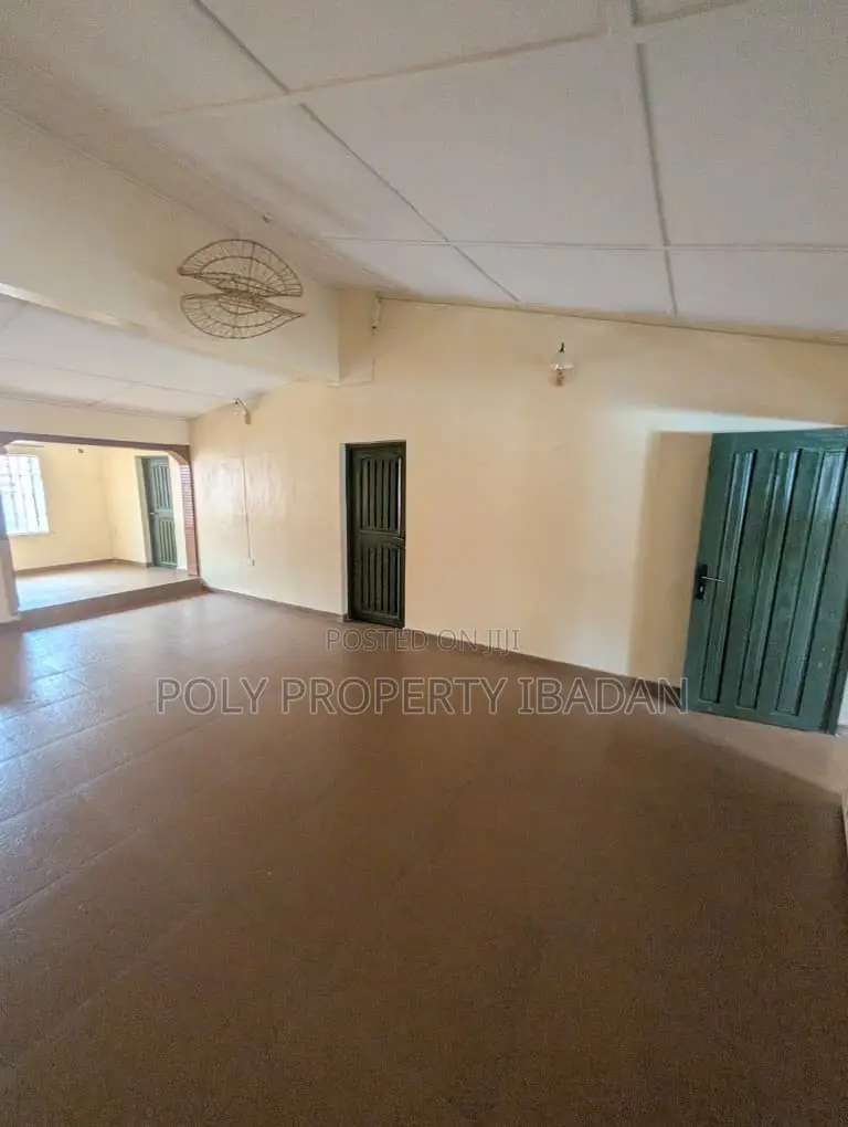 Open Floor Space/Mini Warehouse in Bodija