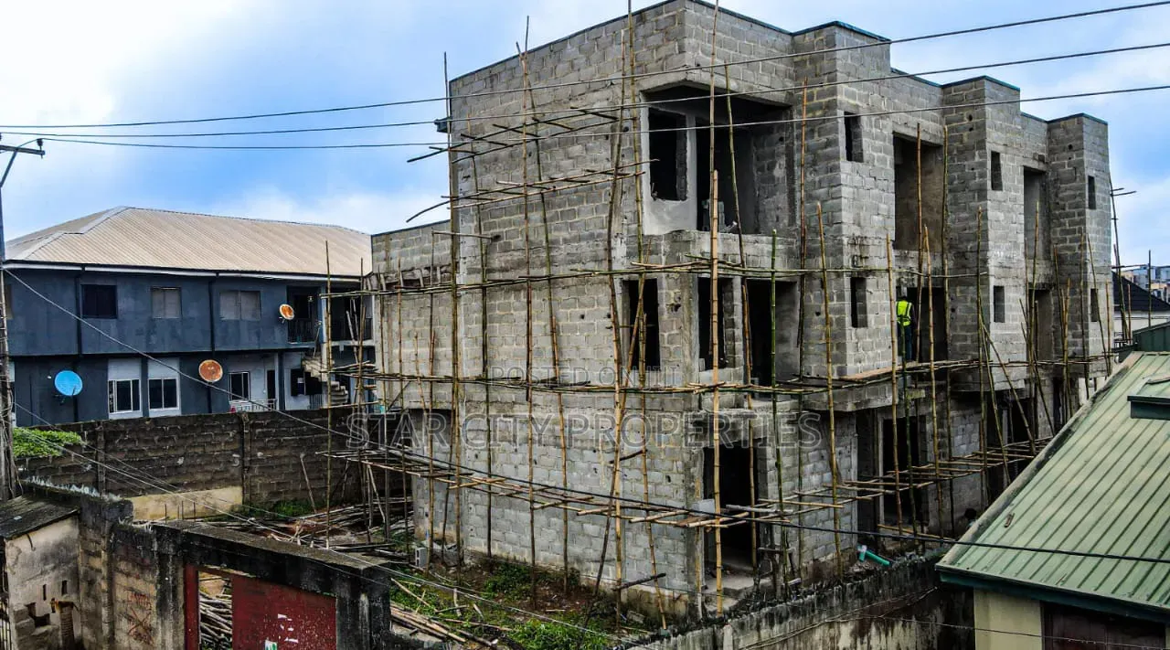 4bdrm Townhouse/Terrace in Unity Estate, Ogba GRA for sale in Ogba GRA