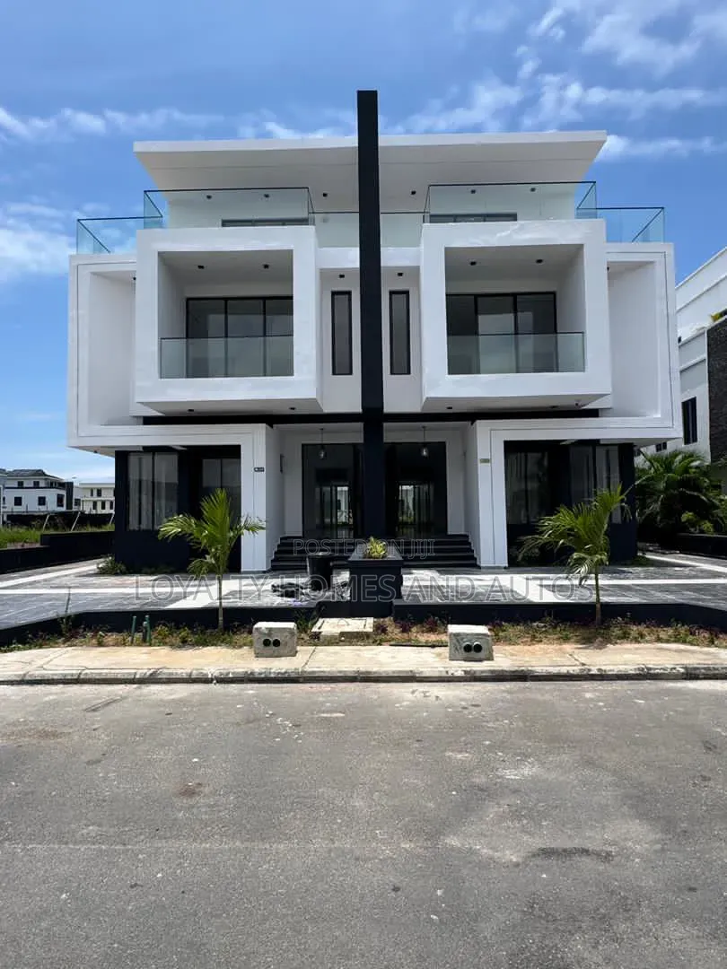 5bdrm Duplex in Cowrie Creek, Ikate for sale in Ikate