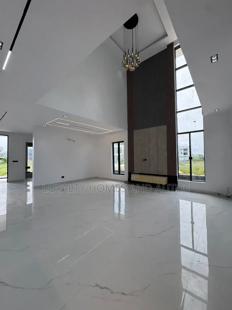 5bdrm Duplex in Cowrie Creek, Ikate for sale in Ikate