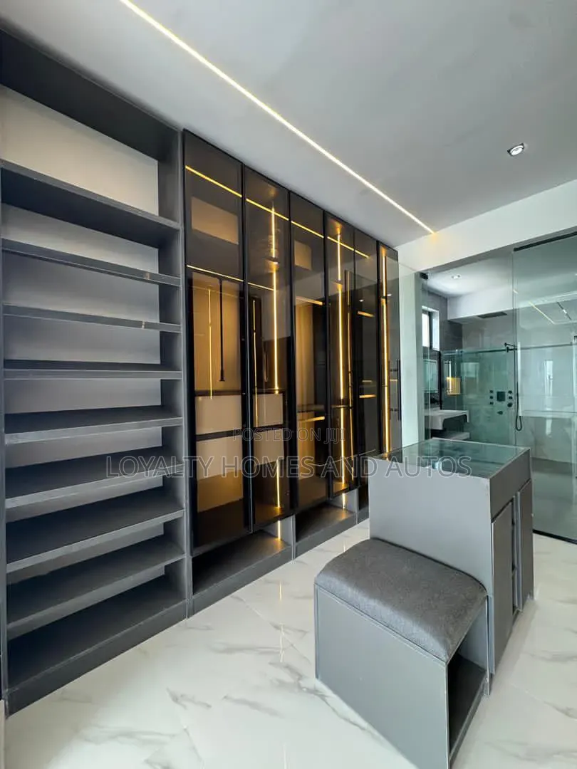 5bdrm Duplex in Cowrie Creek, Ikate for sale in Ikate