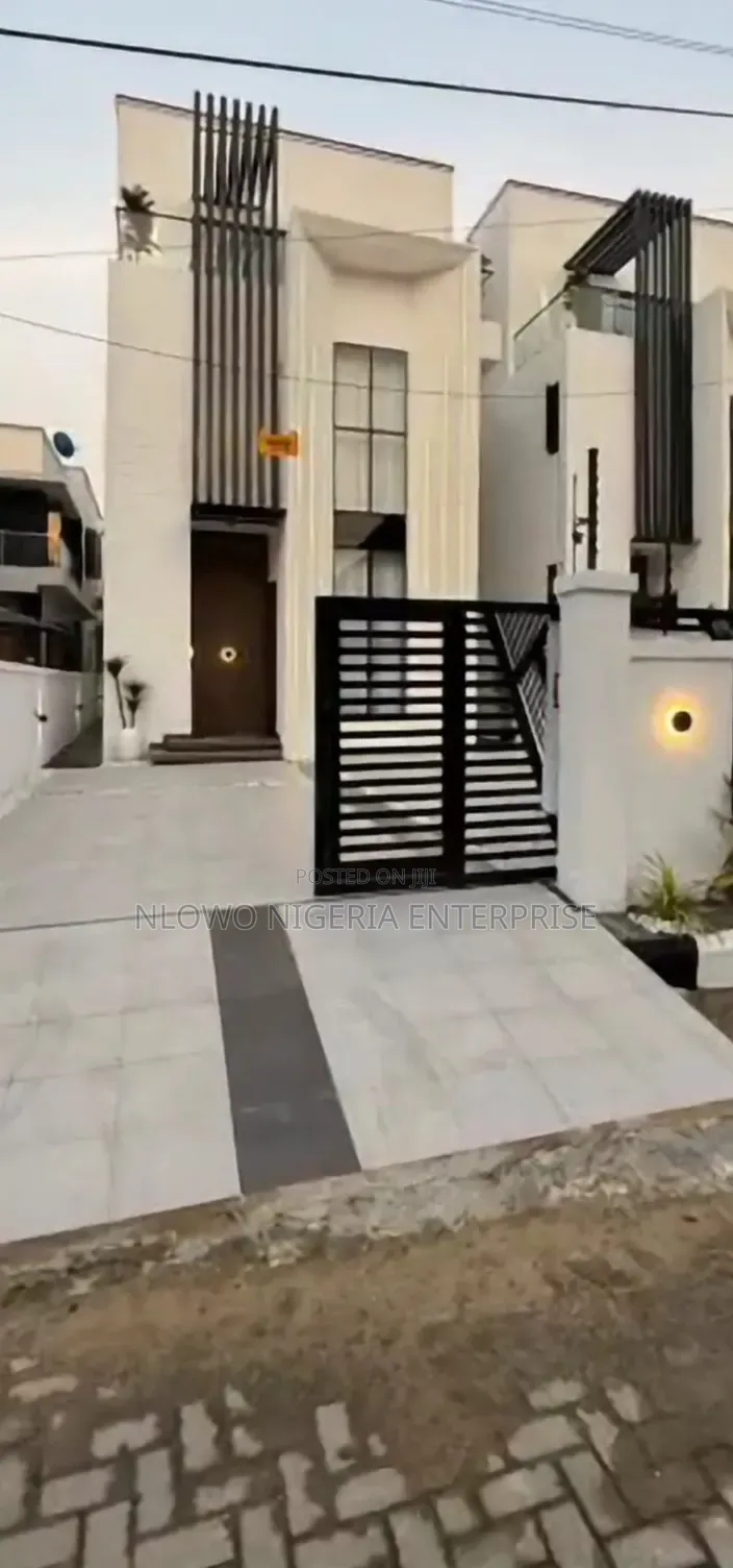 Furnished 5bdrm Duplex in Danfodil Estate, Lekki Phase 2 for sale in Lekki Phase 2