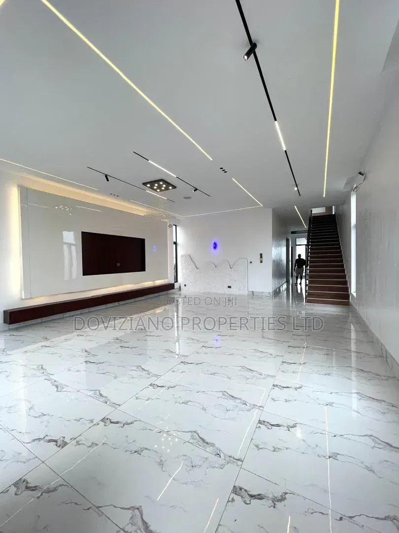5bdrm Duplex in Off Lekki-Epe Expressway for sale in Off Lekki-Epe Expressway