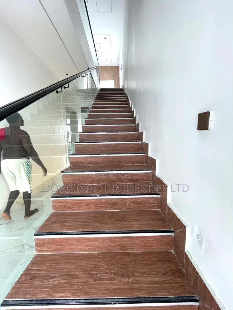 5bdrm Duplex in Off Lekki-Epe Expressway for sale in Off Lekki-Epe Expressway