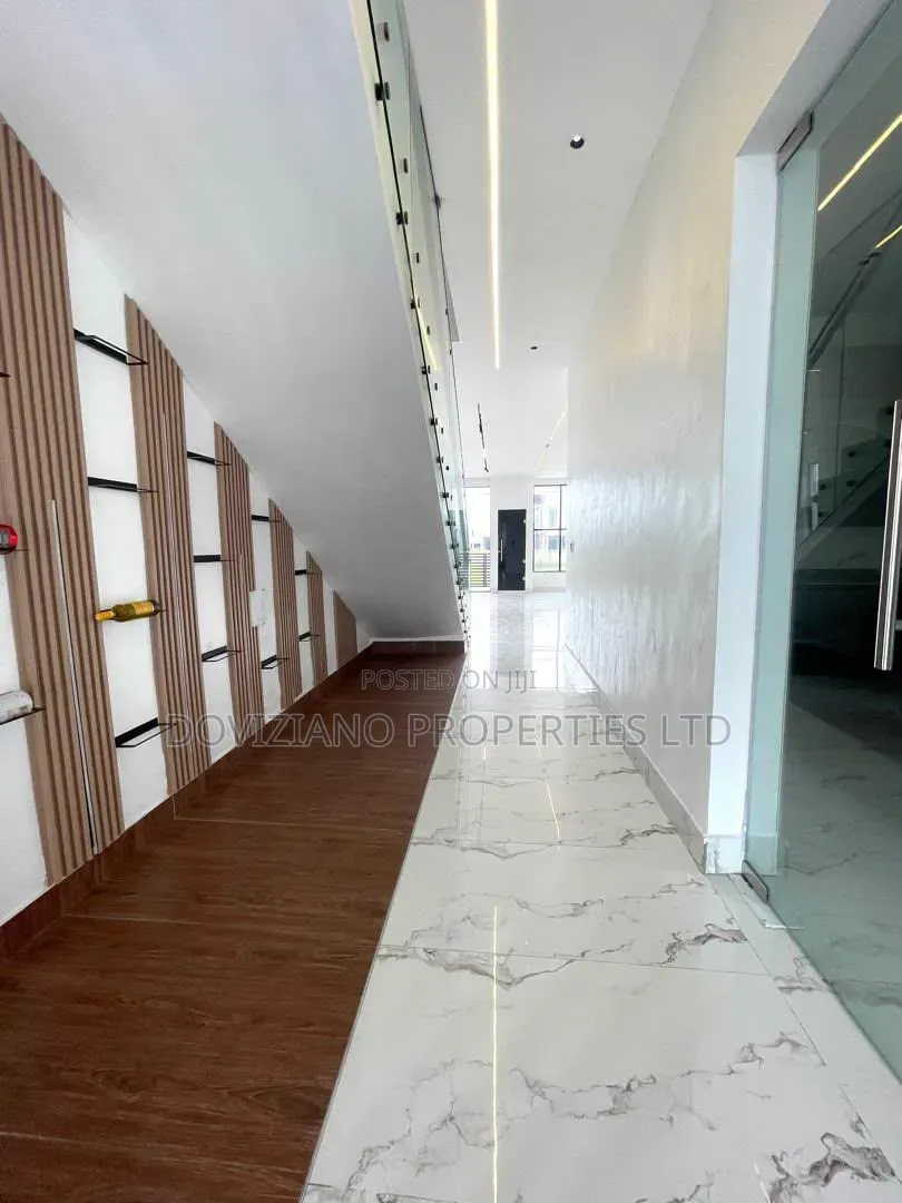 5bdrm Duplex in Off Lekki-Epe Expressway for sale in Off Lekki-Epe Expressway