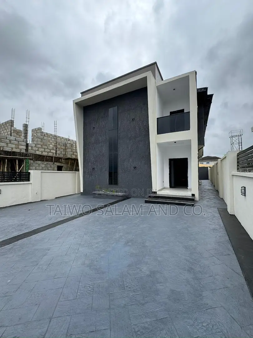 4bdrm Duplex in Alalubosa for sale in Alalubosa
