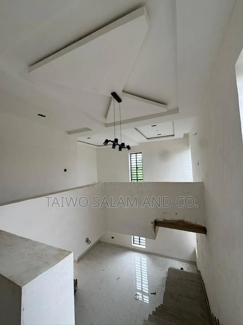4bdrm Duplex in Alalubosa for sale in Alalubosa