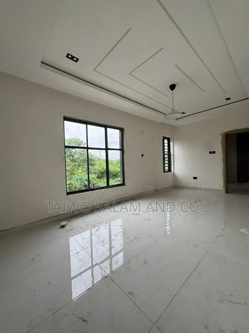 4bdrm Duplex in Alalubosa for sale in Alalubosa