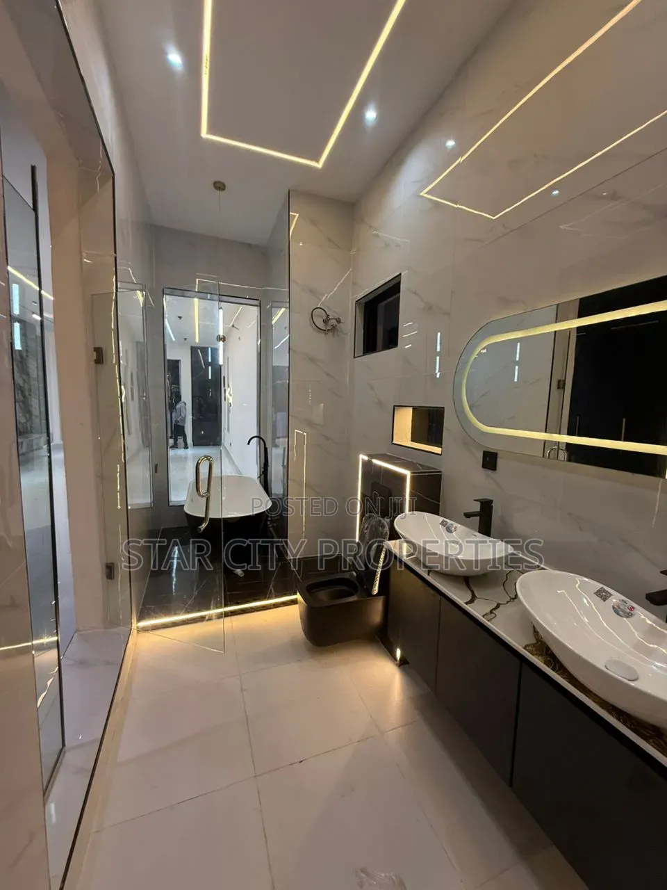 5bdrm Duplex in Captain Court Ajah for sale in Ado / Ajah