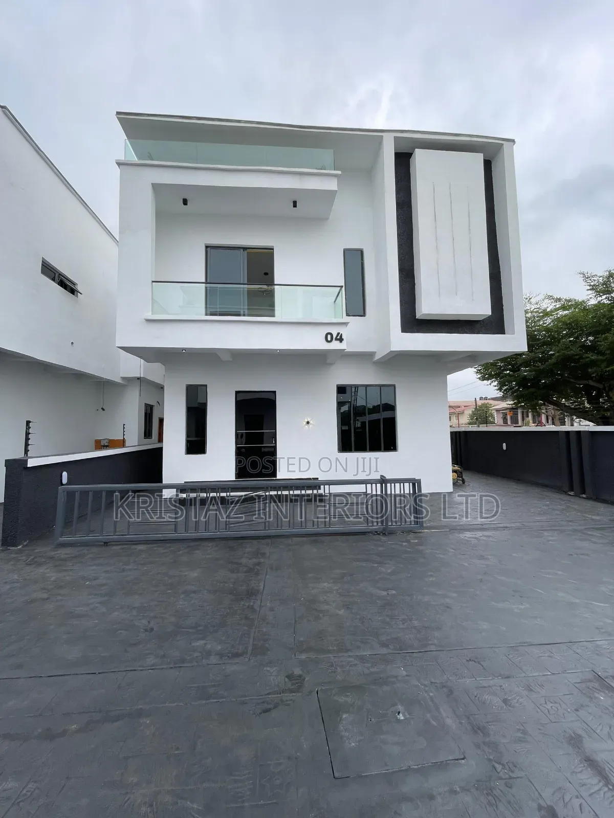 4bdrm Duplex in Idado for sale in Idado