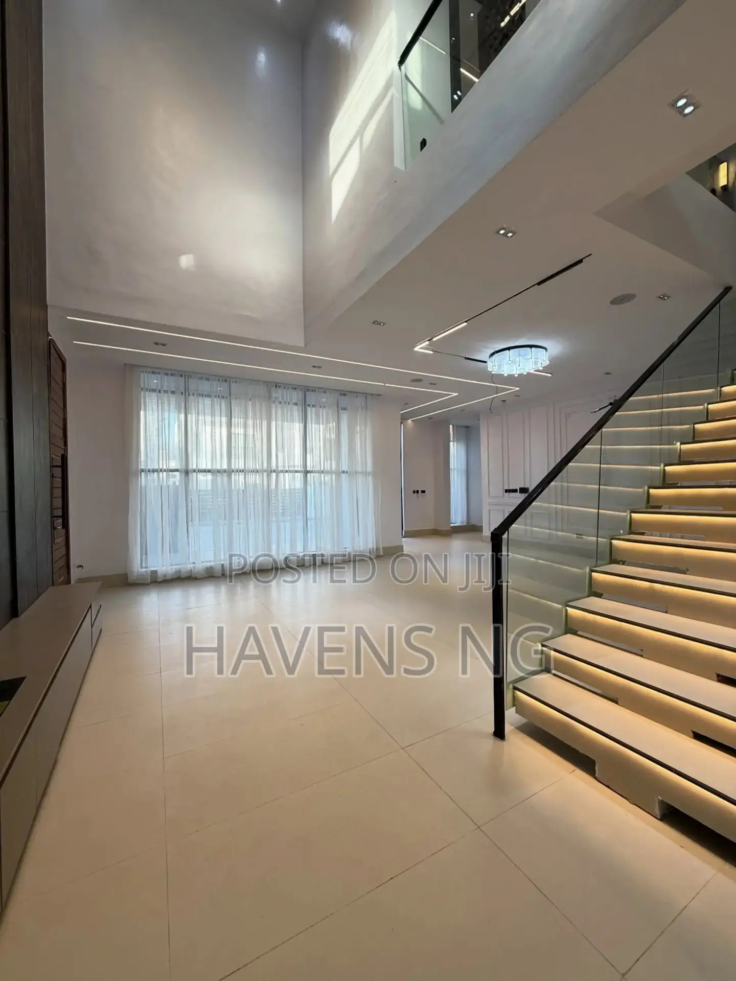 5bdrm Duplex in Ikota for sale in Ikota