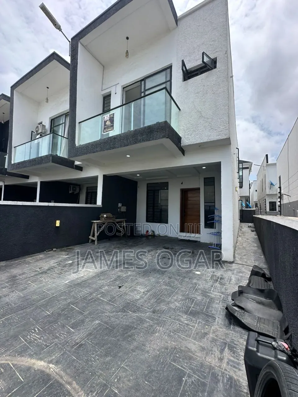 4bdrm Duplex in Idado Estate, Chevron for rent in Chevron