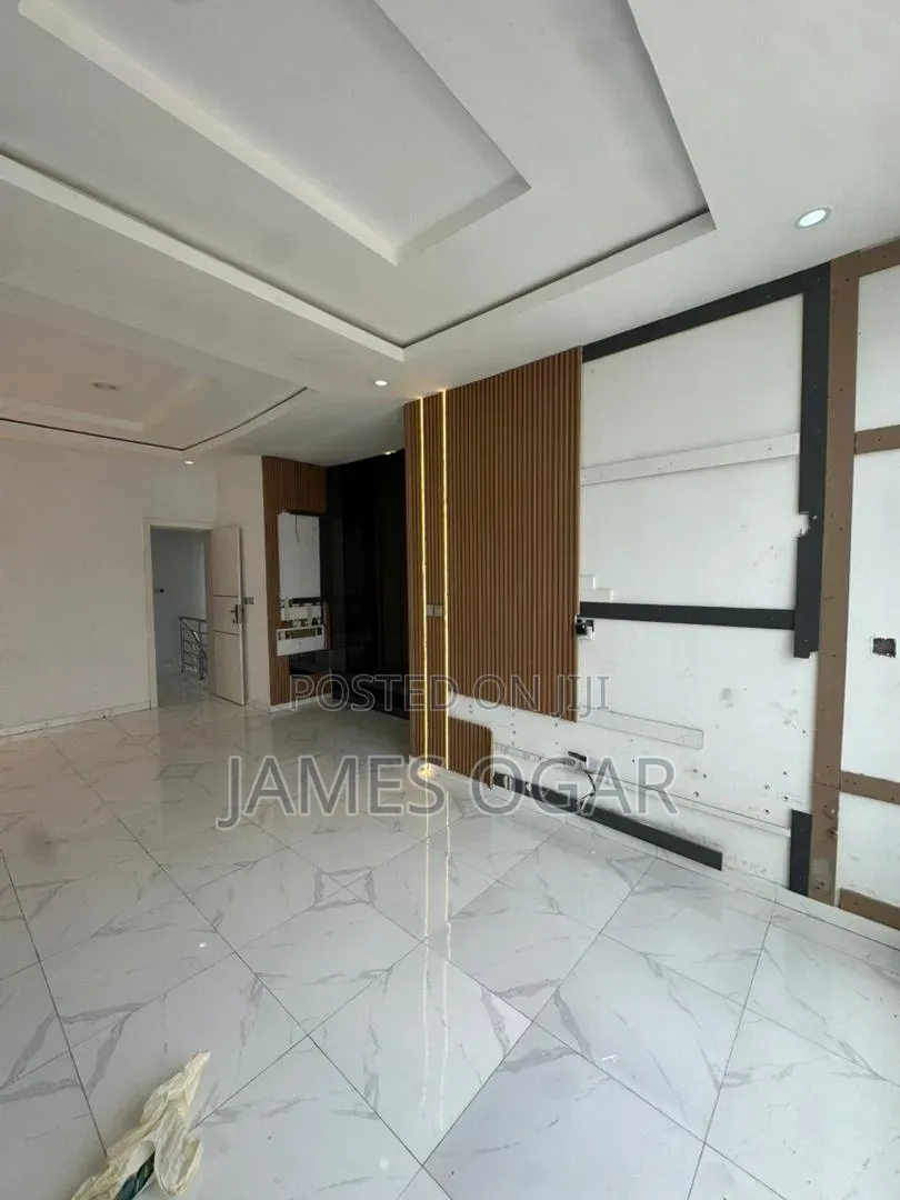4bdrm Duplex in Idado Estate, Chevron for rent in Chevron