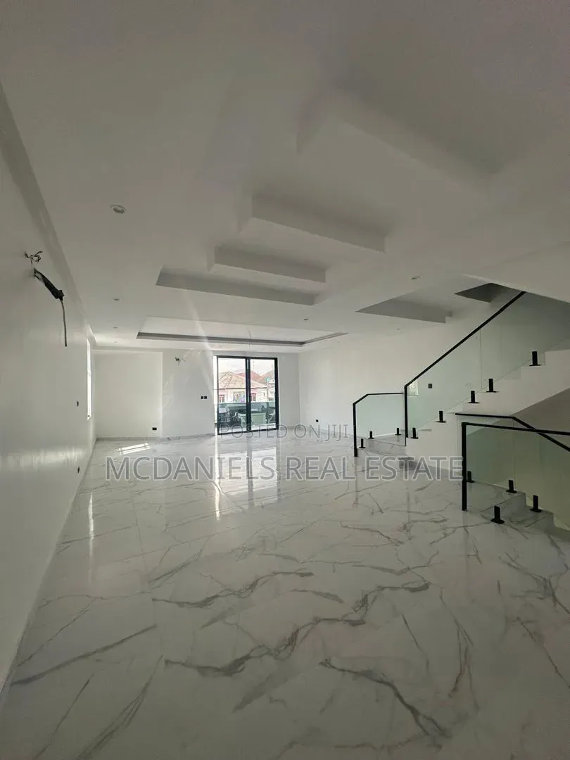 5bdrm Townhouse/Terrace in Lekki Phase 1 for sale in Lekki Phase 1