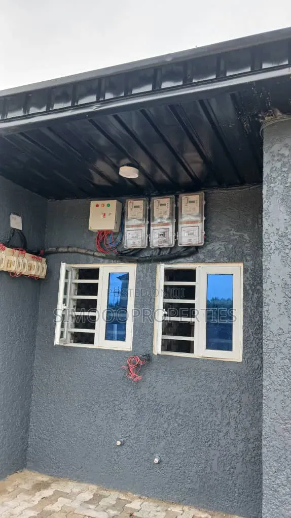 1bdrm Block of Flats in Royal Garden, Lakowe for rent in Lakowe