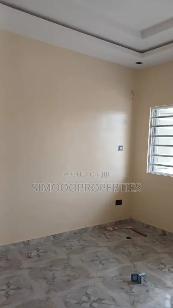 1bdrm Block of Flats in Royal Garden, Lakowe for rent in Lakowe