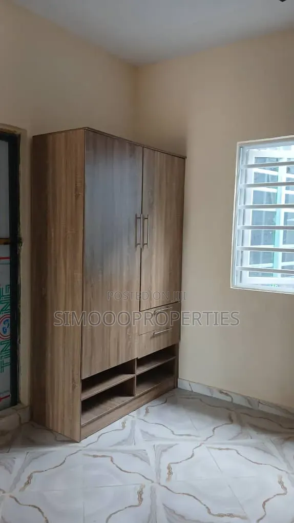 1bdrm Block of Flats in Royal Garden, Lakowe for rent in Lakowe