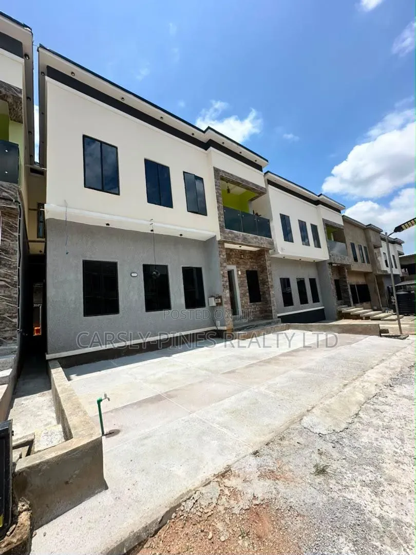 4bdrm Townhouse/Terrace in Kiami for sale in Kiami