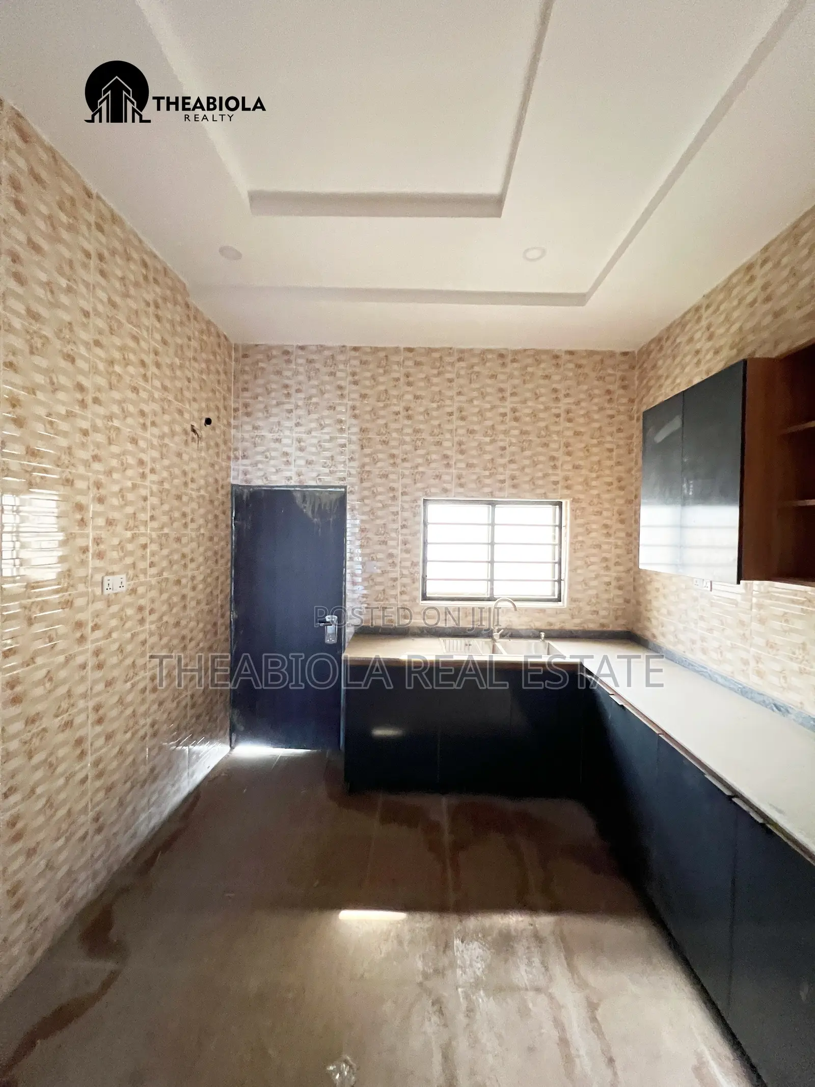 4bdrm Townhouse/Terrace in Lifecamp, Abuja for sale in Life Camp